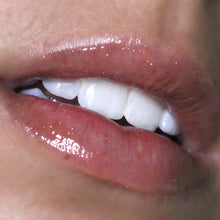 Load image into Gallery viewer, Hyaluronic Acid + Vitamin A + E Lip Gel
